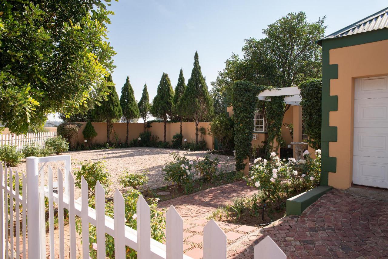 كليركسدروب Roses And Pebbles B & B Guest House المظهر الخارجي الصورة